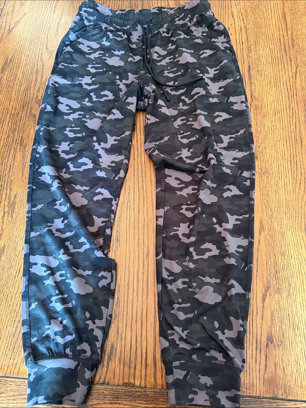 Fabletics Men’s Black Gray Camo Performance Jogger Pants Medium Athletic
